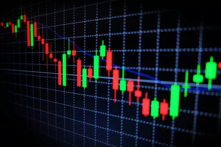What is the safest forex strategy