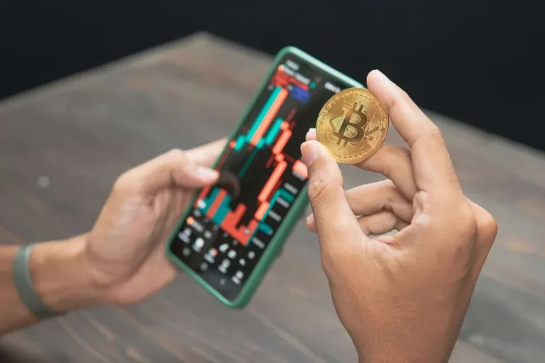 The Difference Between a Crypto Wallet and Vault?